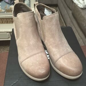 Sorel Evie Pull On size 8.5